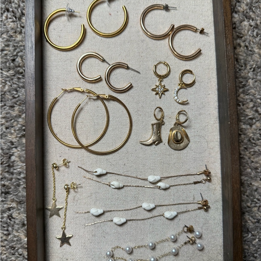 Elegant Gold and White Jewelry Set